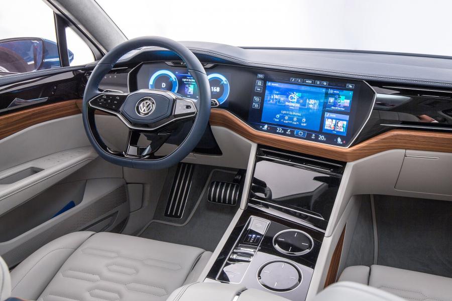 Интерьер Volkswagen T-Prime Concept GTE 2016 года  (фото 7 из 59)